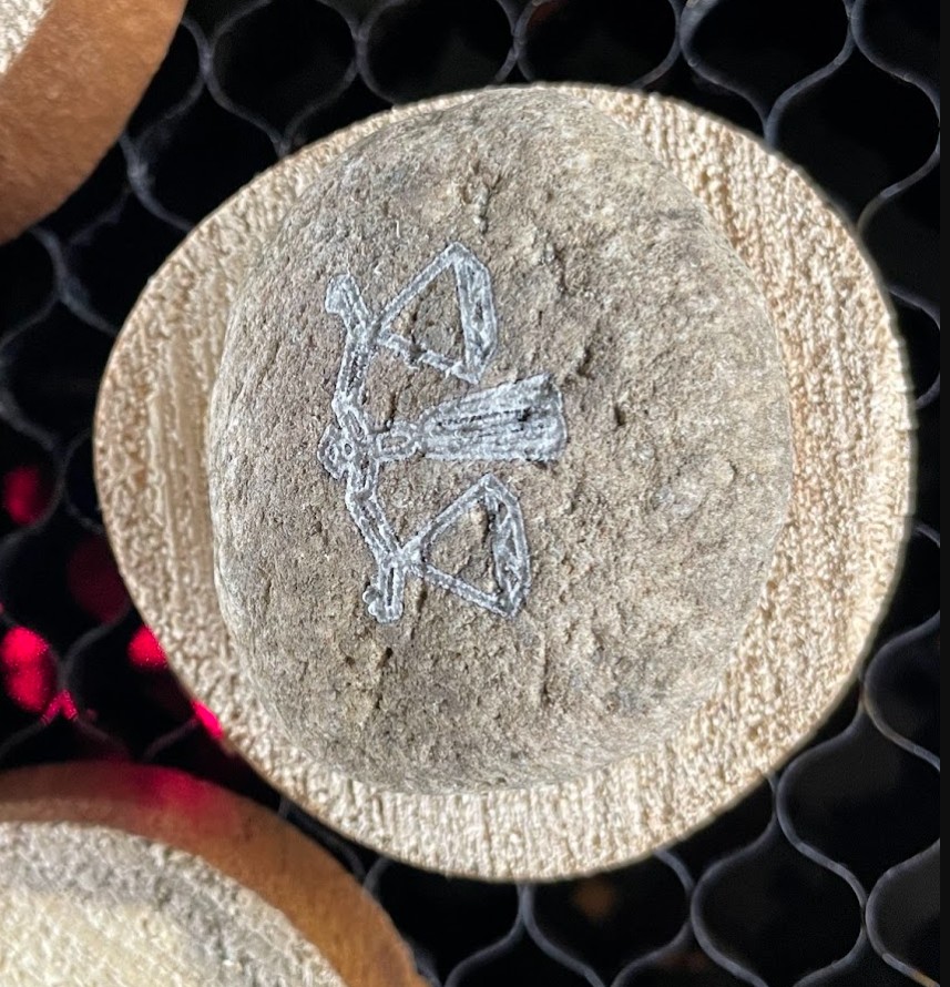 Ősi nyomok, modern technika–kövek...